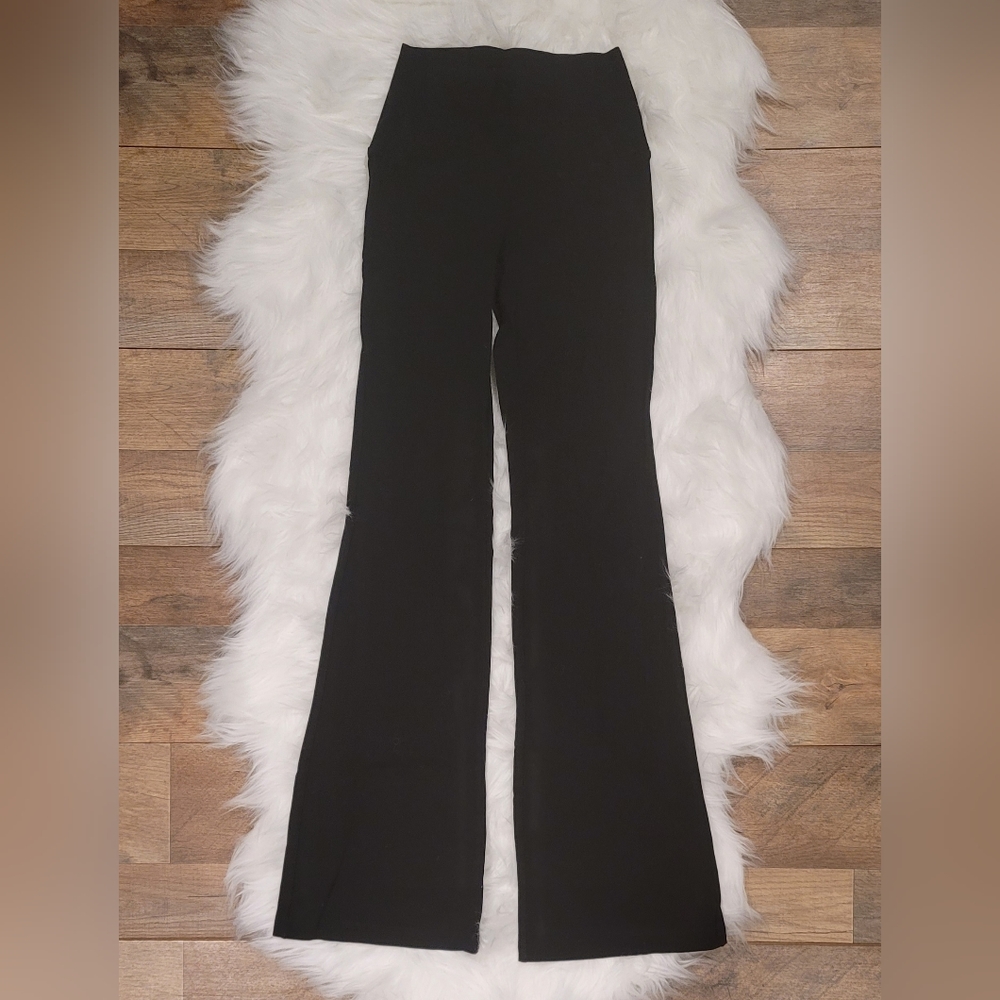 ARITZIA Tna Bell Bottom Yoga Pants XS